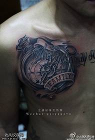 Modello tatuaggio braccio bussola spalla