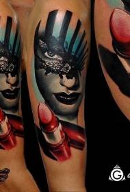 Magsuot ng bagong kulay ng babaeng may kulay na babaeng may mukha na maskara at kolorete ng tattoo
