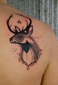 Neobičan obojeni uzorak tetovaže jelena na ramenu