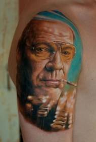 Stor arm veldig realistisk røyke mann portrett tatovering mønster