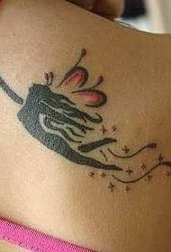Красива метелик фея татуювання на плечі