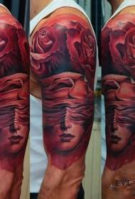 Modello uomo tatuaggio braccio grande inchiostro rosso stile donna viso rosa
