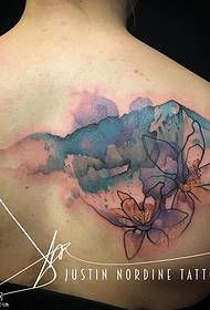 Sorbaldako akuarela koloreko bi lore tatuaje txikiak