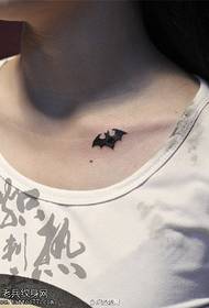Bat Bat Tattoo Muster auf der Schulter