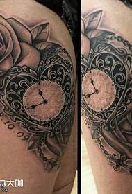 Na ramenu ljubav sat budilice tetovaža uzorak