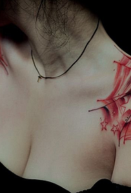 Tatuaggio di spalla inglese creativo ragnatela alfabeto inglese