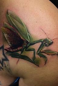 Realistiška tatuiruotė ant peties