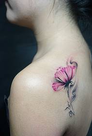 Cvjetanje cvjetnih tetovaža tetovaža tetovaža seksi očaravajuće ispod ramena