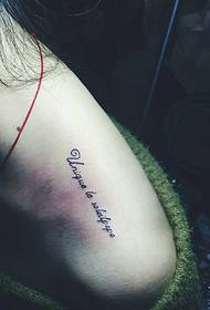 Fragrance Shoulder of Fashion Beauty's English Tattoo Picture