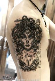 Modello di tatuaggio femminile di capelli serpente spalla