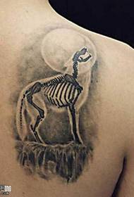 Pattern di tatuaggi di spalla wolfbone