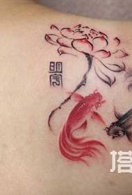 Arka omuz mürekkep lotus çiçeği dövme deseni