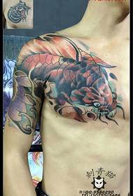 Modello di tatuaggio koi con tracolla