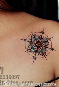 Modello di tatuaggio classico vaniglia spalla