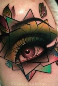 Büyük kol geometrik dövme deseni ile gözleri renkli