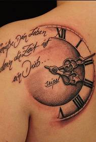 Schouder klok tattoo patroon