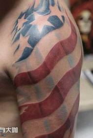 Patrón de tatuaje de bandera americana de hombro