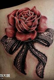Pečių rožės tatuiruotės modelis