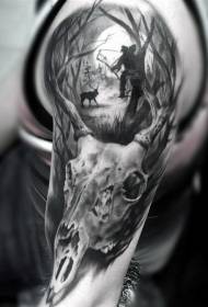 Incredibile teschio di cervo realistico combinato con il modello del tatuaggio del cacciatore