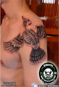 肩膀的鸟骨架纹身图案