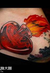 Рамо на червено сърце модел татуировка