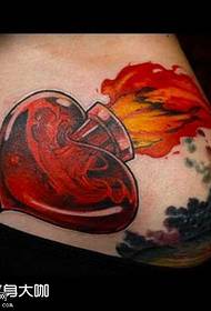 Schouder rood hart tattoo patroon