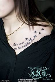 Shoulder cold bird tattoo pattern