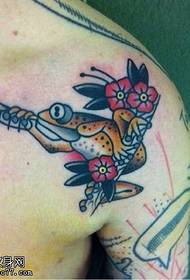 Frosch floral Tattoo-Muster auf der Schulter