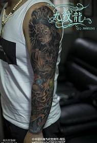 Татуировка змеиная прическа на плече