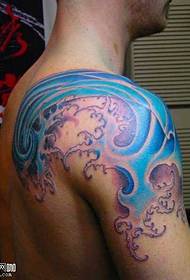 Pattern di tatuaggi d'onda d'acqua di spalla