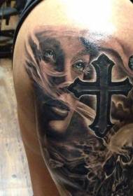 Modello di tatuaggio con croce di farfalla e cranio di ritratto femminile di grande braccio