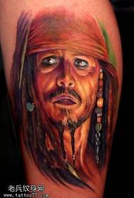 Patrón de tatuaje de capitán pirata de hombro