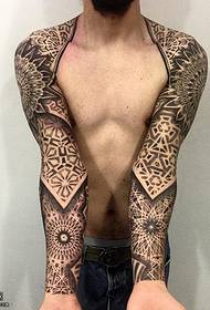 Klassinen turhamaisuushuivin tatuointikuvio