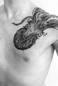 Татуировка Осьминог с узором на плече