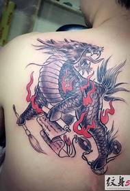 Männliche Schulter zurück Einhorn Tattoo