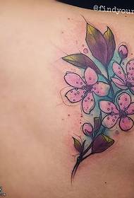 muundo wa tattoo ya maua kwenye bega