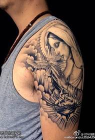 Amabilitatea modelului tatuaj Madonna