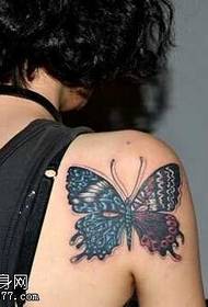 Pattern di tatuaggi di farfalla di spalla