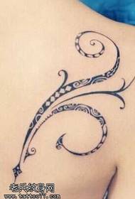 Motivo tatuaggio spalla fiore vite totem