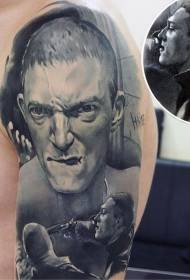 Paže barevné šílený muž portrét s pistolí tetování vzorem