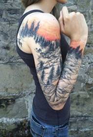 Шума у боји оружја са узорком тетоваже од јелена