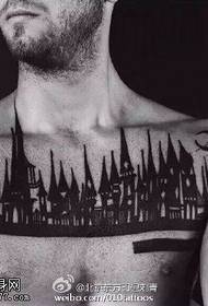 肩部上的城市纹身图案