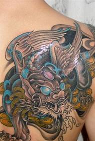 Tattoo ghualainn clasaiceach stylish