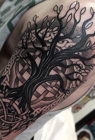 Modello di tatuaggio vecchio albero sulla spalla