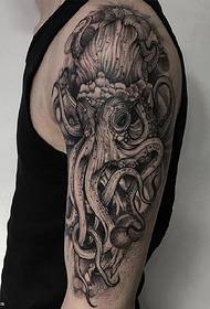 Классический рисунок тату с осьминогом на плече