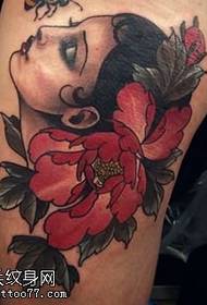 Peony schoonheid tattoo patroon op de schouder