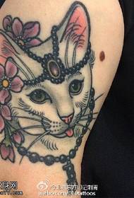 Klassinen kirsikka kissanpentu tatuointikuvio