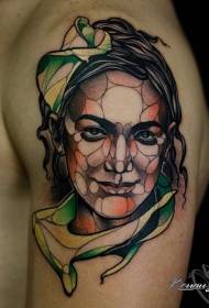 Patrón de tatuaxe de rostro de sorriso de muller colorido brazo