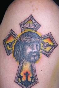 Alvorlig Jesus-tatovering på korsets kors