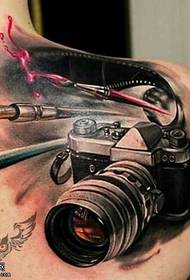 Плечо камери татуювання візерунок